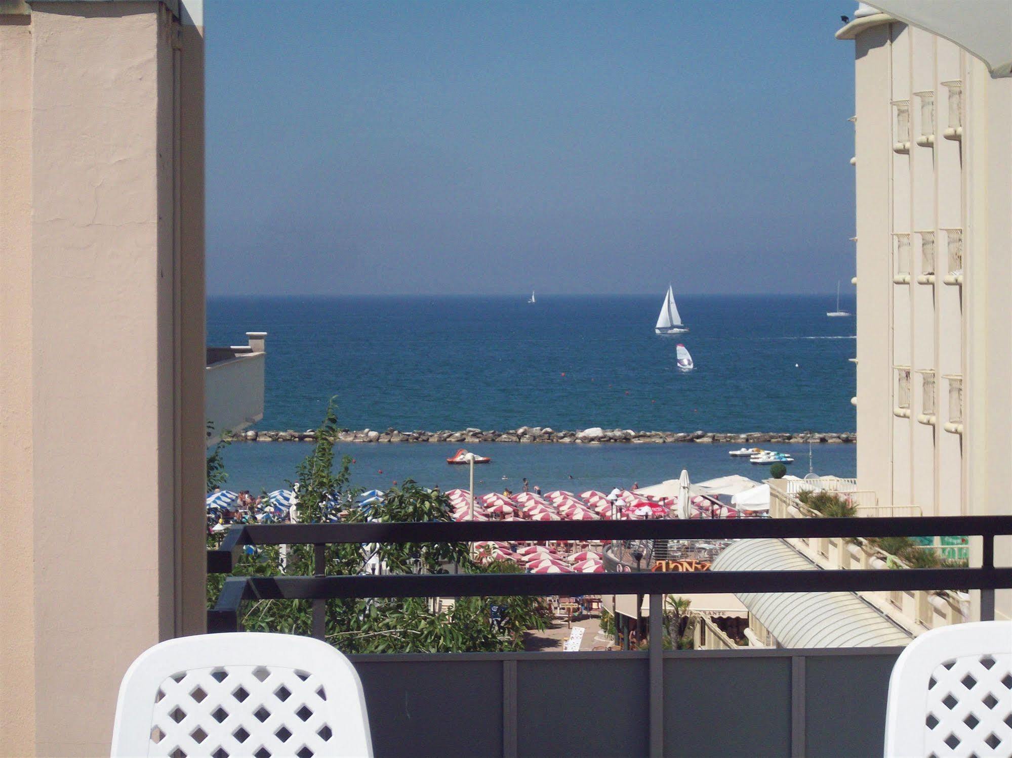 Hotel Des Bains Cattolica Dış mekan fotoğraf